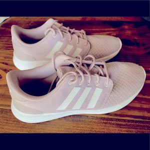 Women’s Adidas Cloudfoam QT Racer shoes size 8.5 ice purple color